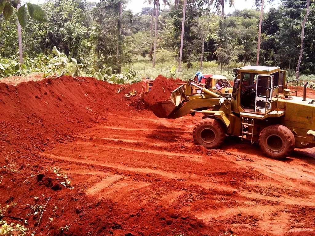 Cara memadatkan tanah merah