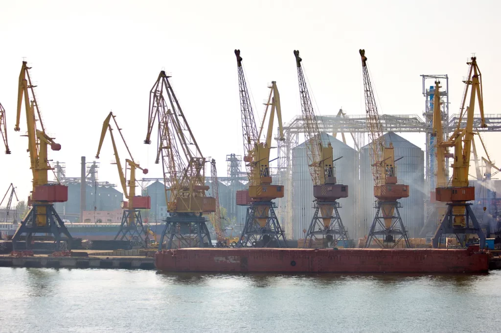 Crane pengangkut barang berat